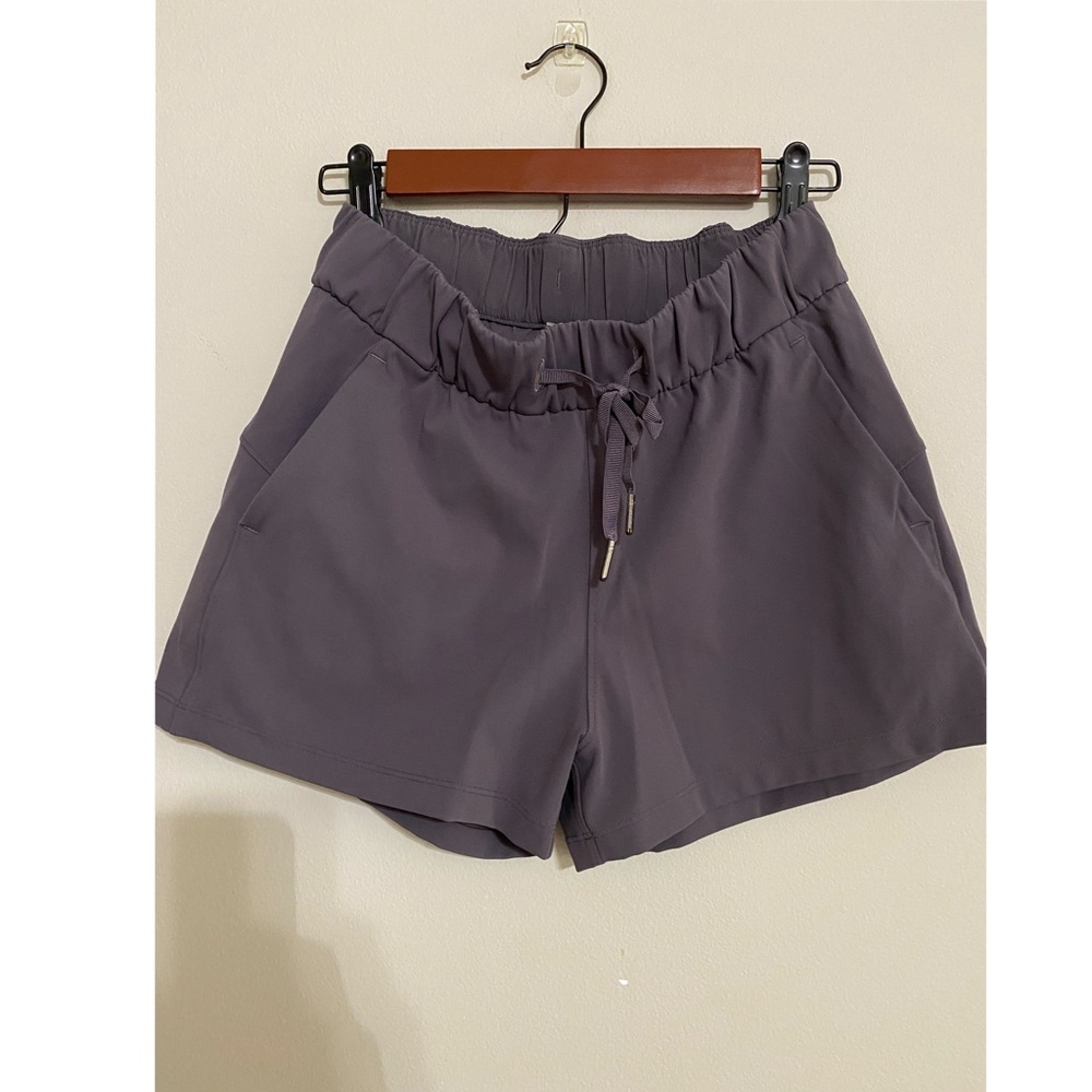 Used Lululemon On the fly Shorts Gray Size 4
